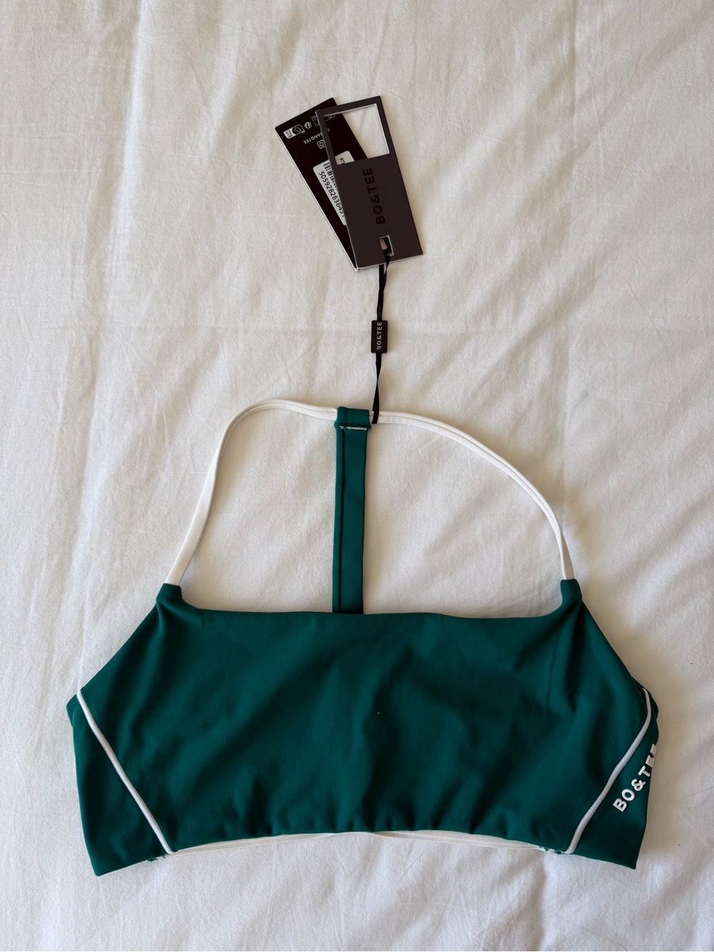 Bo +Tee Green Contrast-Trim Sports Bra